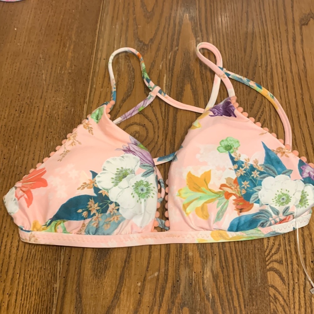 NWOT Isabella Rose Bralette Bikini Top Size Small‎
